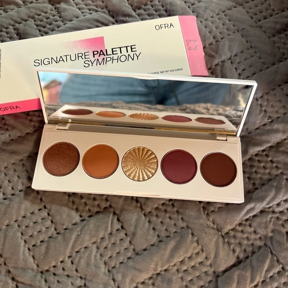 OFRA Signature eyeshadow palette​​​​